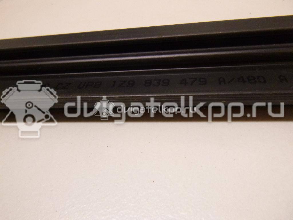 Фото Уплотнитель стекла двери  1Z9839479B для skoda Octavia (A5 1Z-) {forloop.counter}}