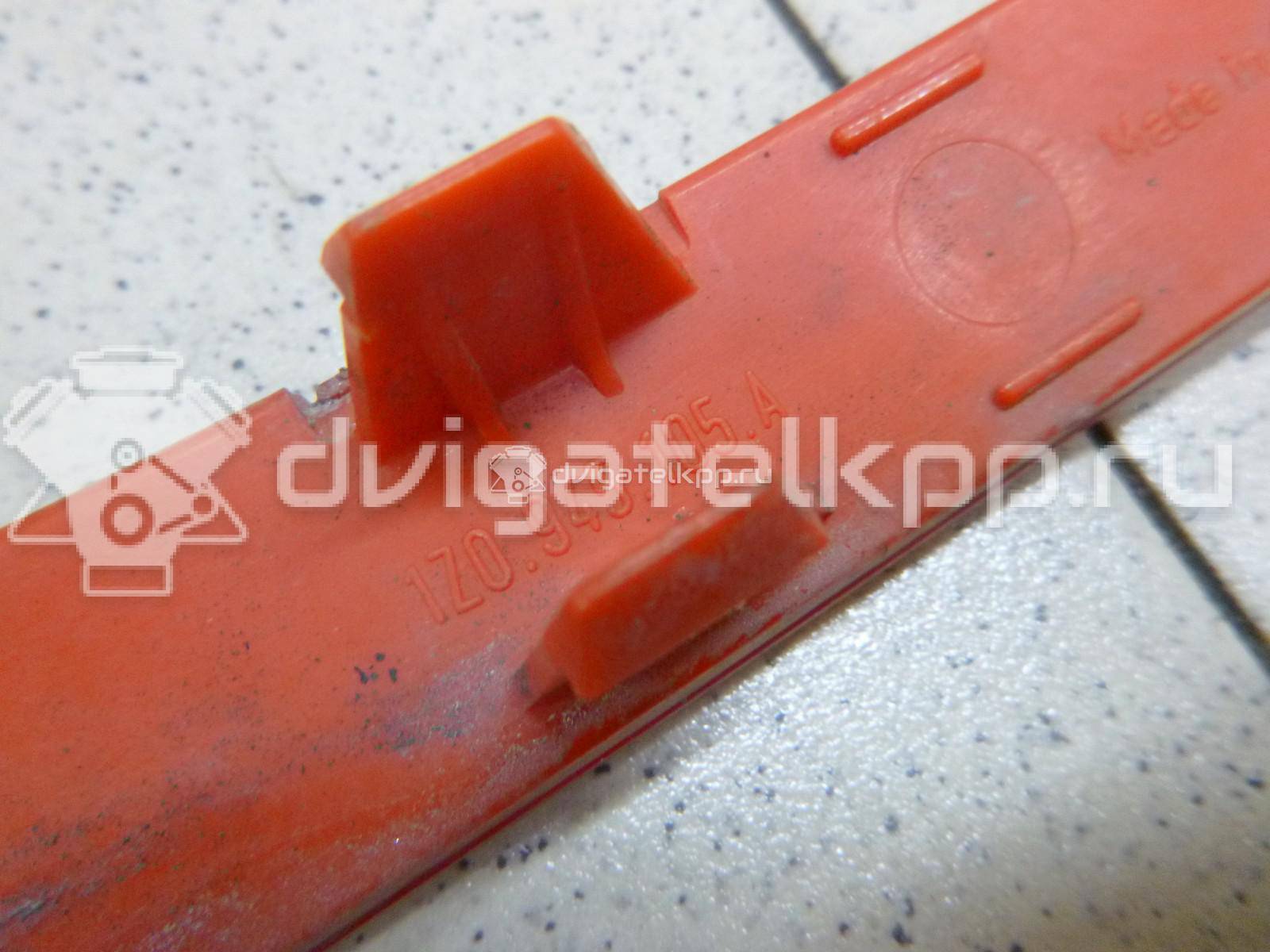 Фото Отражатель в бампер задний левый  1Z0945105A для Skoda Octavia / Octaviaii 1Z3 {forloop.counter}}