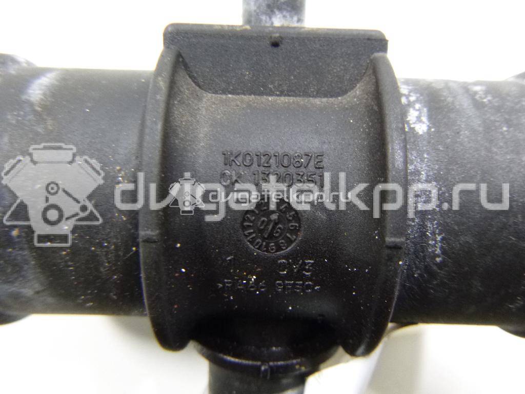 Фото Тройник системы охлаждения  1K0121087E для Skoda Octavia / Octaviaii 1Z3 {forloop.counter}}