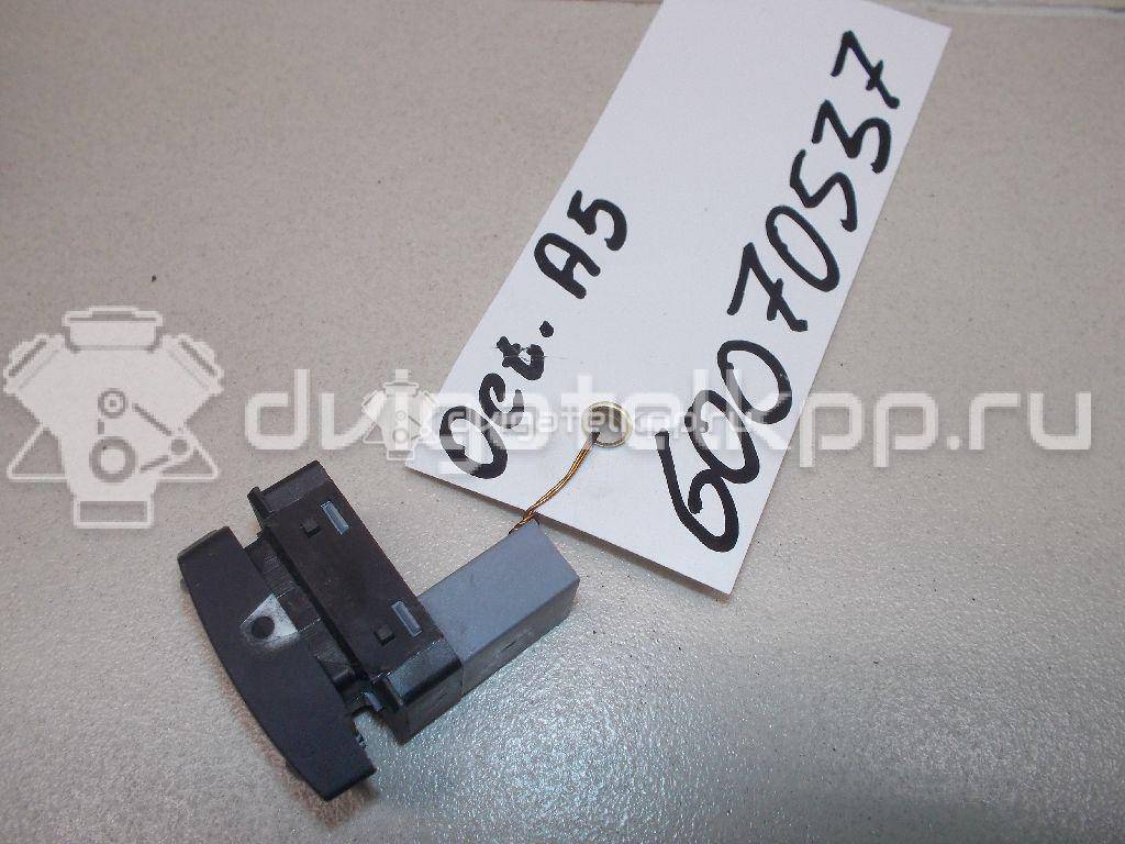 Фото Кнопка стеклоподъемника  1Z0959856 для Skoda Octavia / Octaviaii 1Z3 / Yeti 5L {forloop.counter}}