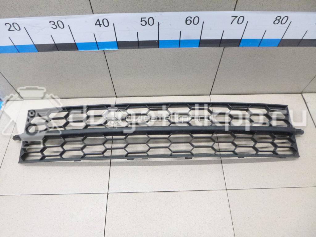 Фото Решетка в бампер центральная  5E08536779B9 для Skoda Octavia {forloop.counter}}