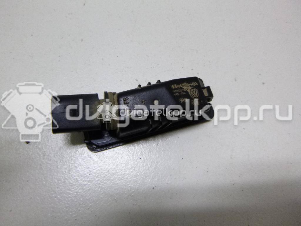 Фото Фонарь подсветки номера  1K8943021 для Volkswagen Scirocco / Polo / Touran / Amarok S1B / New Beetle {forloop.counter}}