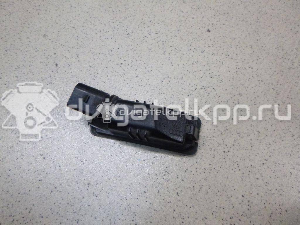 Фото Фонарь подсветки номера  1K8943021 для Volkswagen Scirocco / Polo / Touran / Amarok S1B / New Beetle {forloop.counter}}