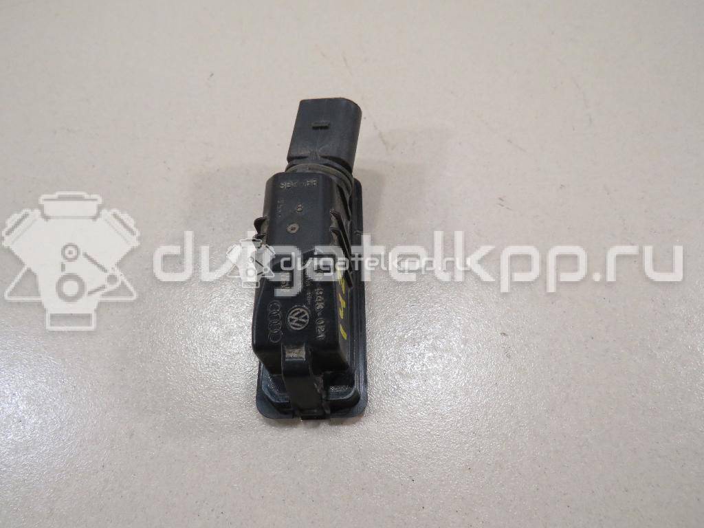 Фото Фонарь подсветки номера  1K8943021 для Volkswagen Scirocco / Polo / Touran / Amarok S1B / New Beetle {forloop.counter}}