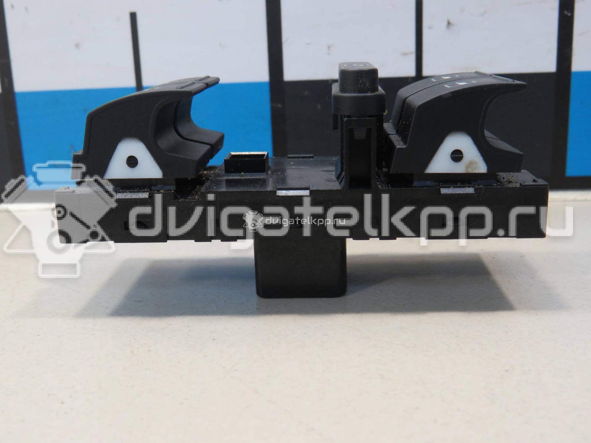 Фото Блок управления стеклоподъемниками  1K4959857B для Volkswagen Tiguan / Touran / Amarok S1B / Cc / Golf {forloop.counter}}