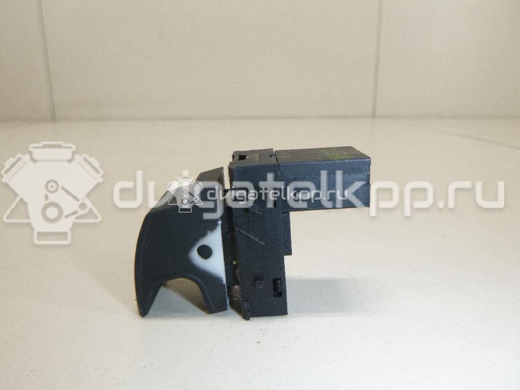 Фото Кнопка стеклоподъемника  1F0959855 для Volkswagen Scirocco / Tiguan / Touran / Amarok S1B / Cc {forloop.counter}}