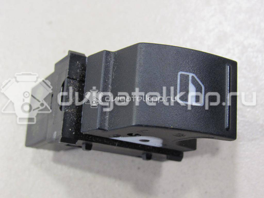 Фото Кнопка стеклоподъемника  7L6959855BREH для Volkswagen Scirocco / Tiguan / Touran / Amarok S1B / Cc {forloop.counter}}