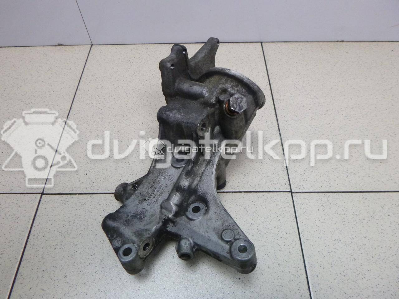 Фото Кронштейн масляного фильтра для двигателя CBZB для Skoda Roomster 5J / Octaviaii 1Z3 / Yeti 5L / Fabia / Octavia 105 л.с 8V 1.2 л бензин 03F903141F {forloop.counter}}