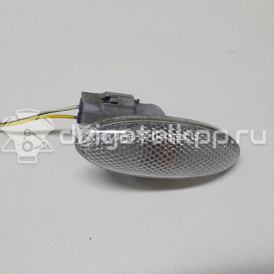 Фото Повторитель на крыло белый  817300D032 для Toyota Yaris / Rav 4