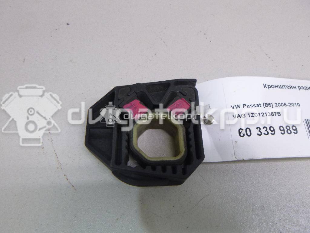 Фото Кронштейн радиатора  1Z0121367B для audi A3 [8P1] {forloop.counter}}