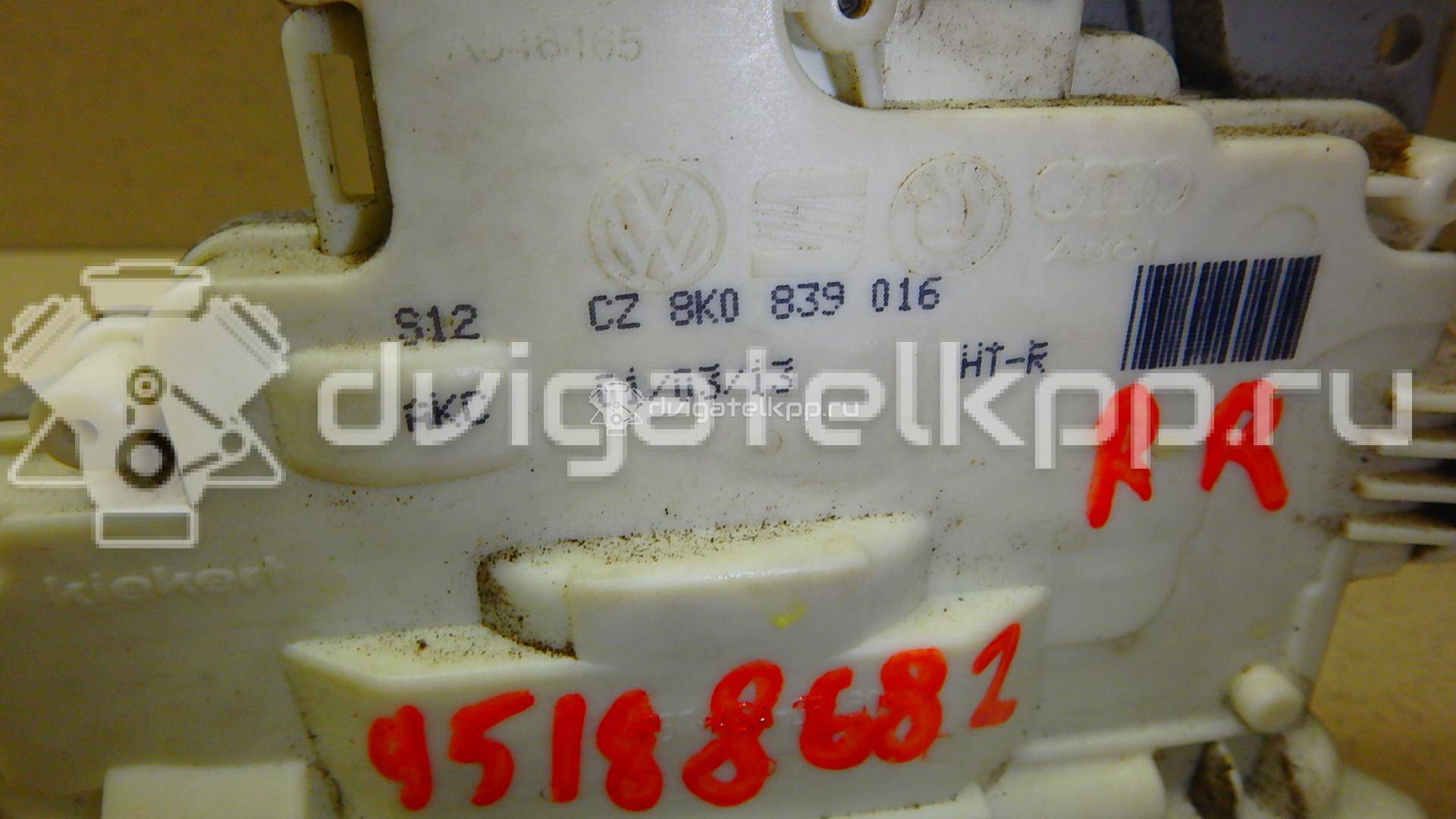 Фото Замок двери задней правой  8K0839016 для Audi A4 {forloop.counter}}