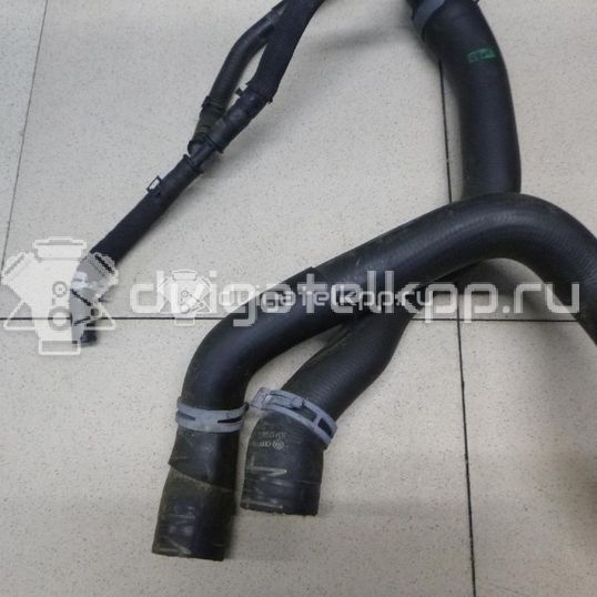 Фото Патрубок радиатора  5Q0121049AC для audi A3 [8V]