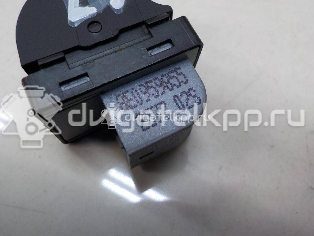 Фото Кнопка стеклоподъемника  8e0959855 для Audi A4 {forloop.counter}}