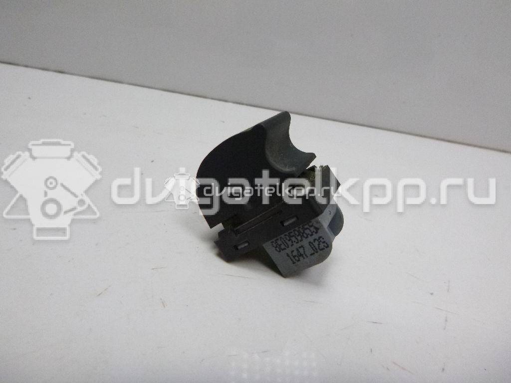 Фото Кнопка стеклоподъемника  8E0959855 для Audi A4 {forloop.counter}}