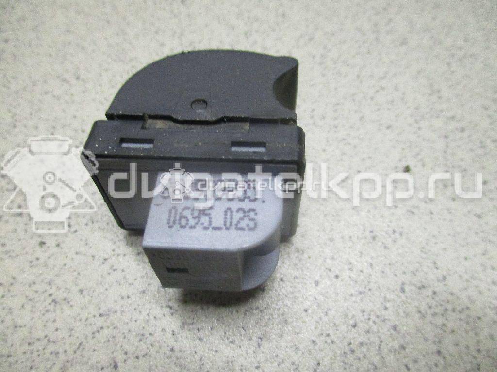 Фото Кнопка стеклоподъемника  8e0959855 для Audi A4 {forloop.counter}}