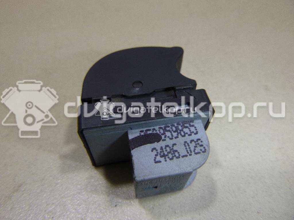 Фото Кнопка стеклоподъемника  8E0959855 для Audi A4 {forloop.counter}}