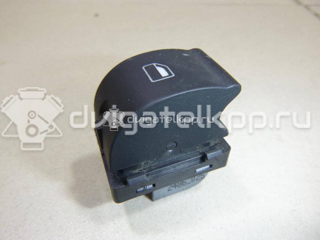 Фото Кнопка стеклоподъемника  8E0959855 для Audi A4 {forloop.counter}}