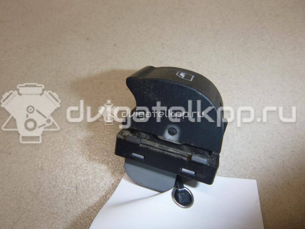 Фото Кнопка стеклоподъемника  8E0959855 для Audi A4 {forloop.counter}}