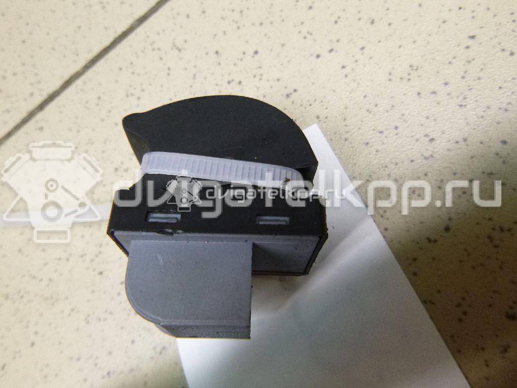 Фото Кнопка стеклоподъемника  8E0959855 для Audi A4 {forloop.counter}}