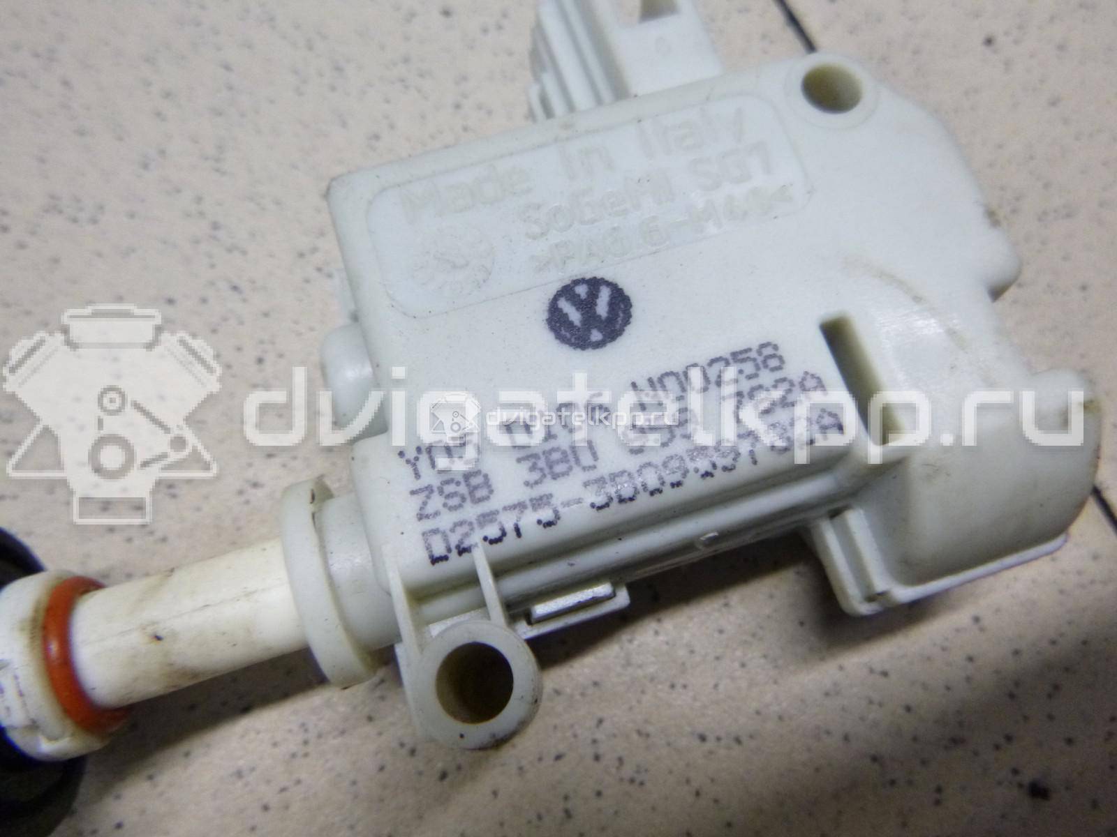 Фото Замок бардачка  3B0959782A для Audi A4 / A6 / A3 / Tt / Q7 {forloop.counter}}