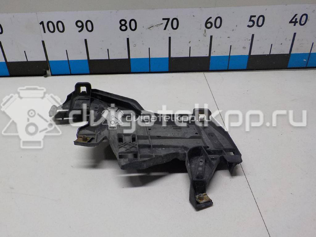 Фото Кронштейн крепления фары  8K0941453 для Audi A4 {forloop.counter}}