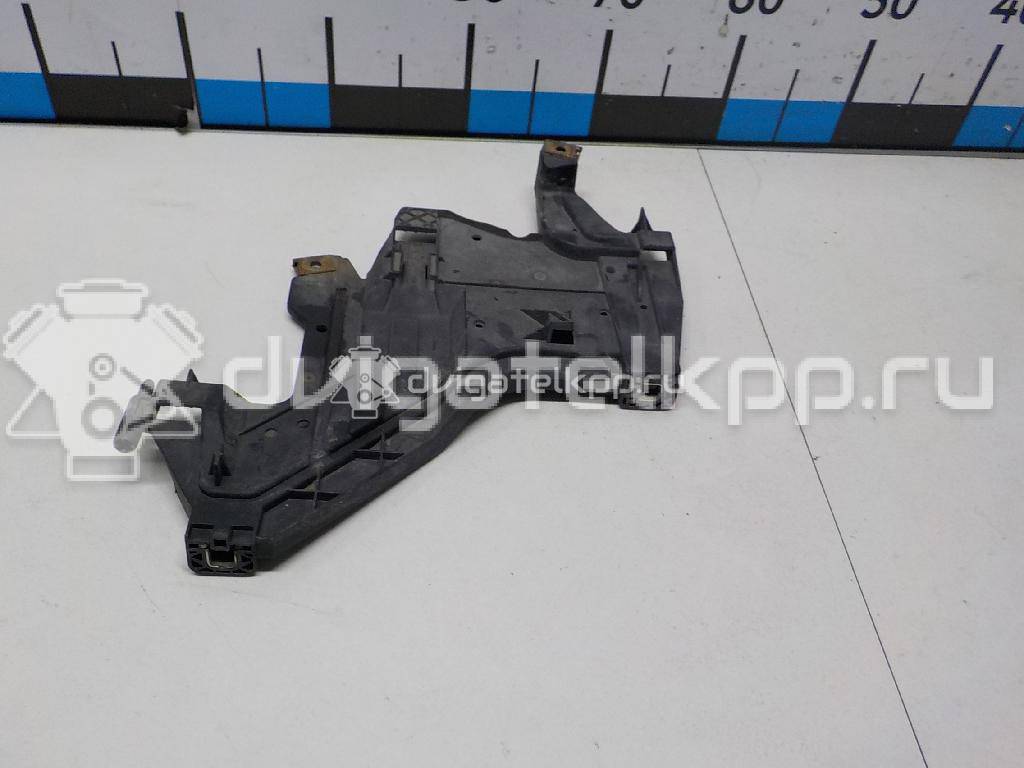 Фото Кронштейн крепления фары  8K0941453 для Audi A4 {forloop.counter}}