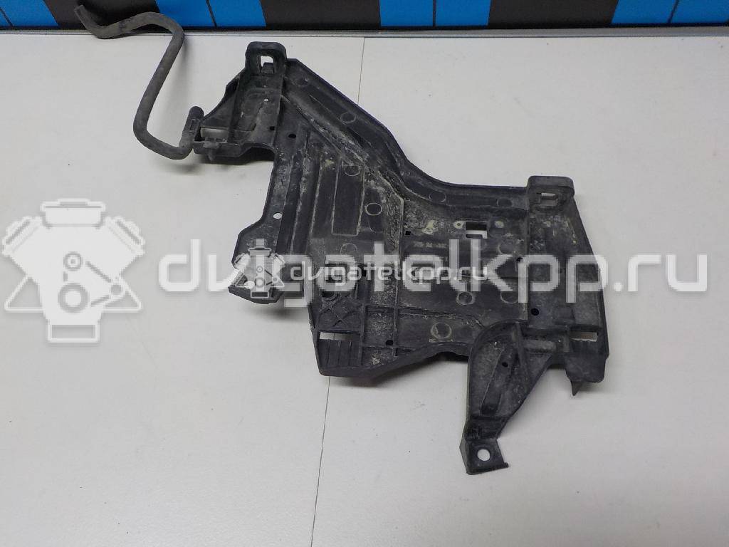 Фото Кронштейн крепления фары  8K0941453 для Audi A4 {forloop.counter}}