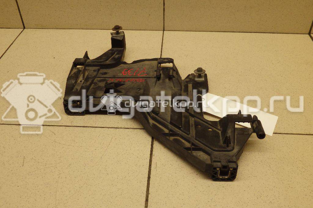 Фото Кронштейн крепления фары  8K0941454 для Audi A4 {forloop.counter}}