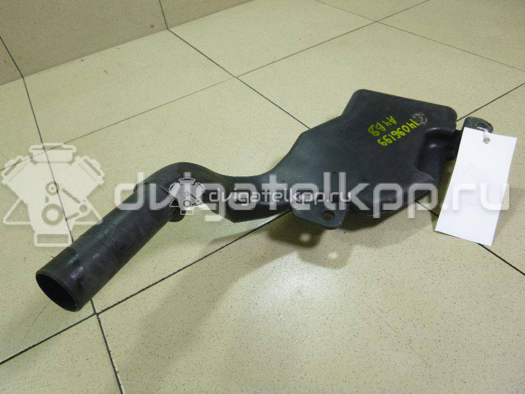 Фото Горловина бачка омывателя  8T1955463B для audi A4 [B8] {forloop.counter}}