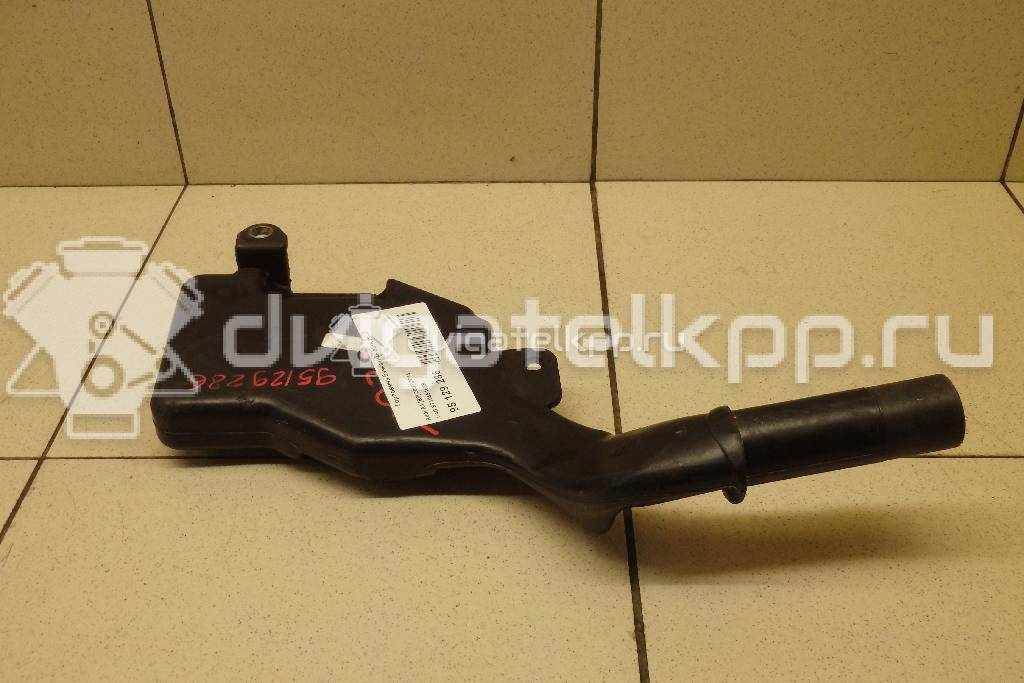 Фото Горловина бачка омывателя  8T1955463B для audi A4 [B8] {forloop.counter}}