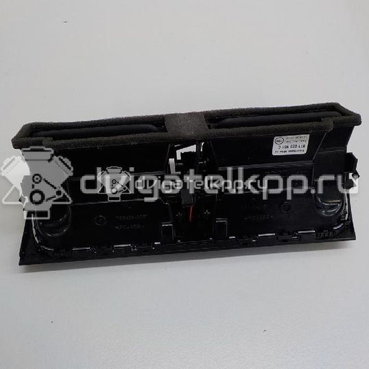 Фото Дефлектор воздушный  8T1820951CWVF для audi A4 [B8]