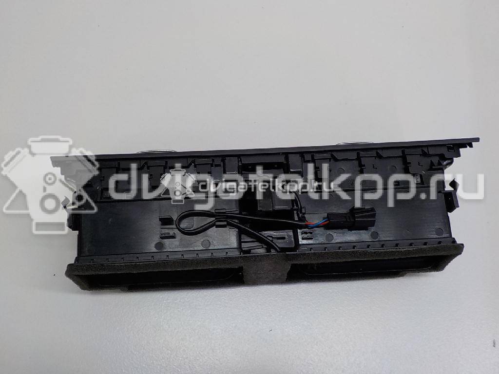 Фото Дефлектор воздушный  8T1820951CWVF для audi A4 [B8] {forloop.counter}}