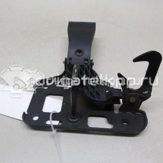 Фото Крючок капота  8T0823480 для audi A4 [B8]