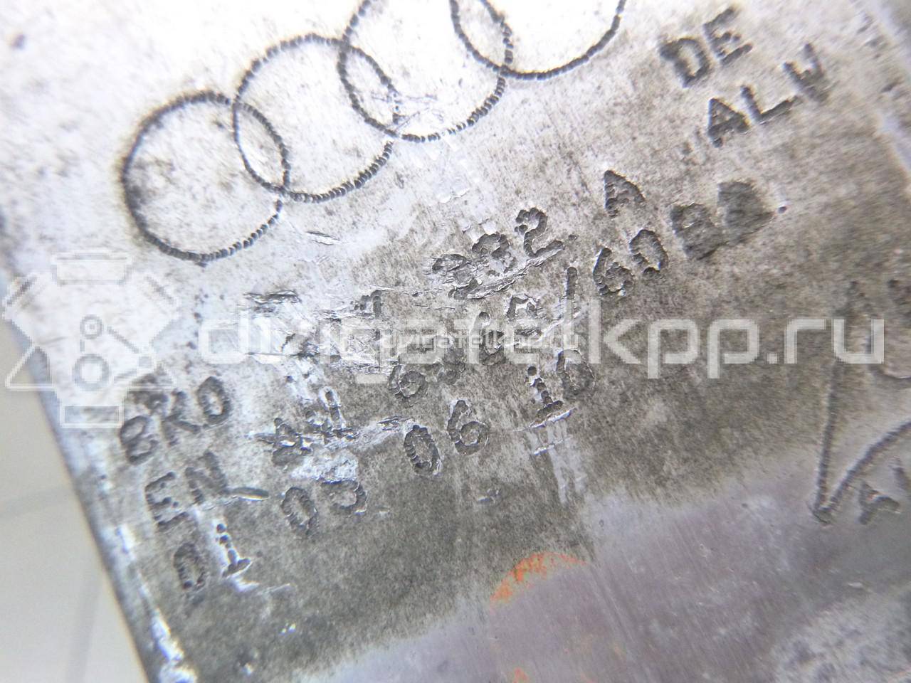 Фото Кронштейн усилителя заднего бампера правый  8K0807332A для audi A4 [B8] {forloop.counter}}