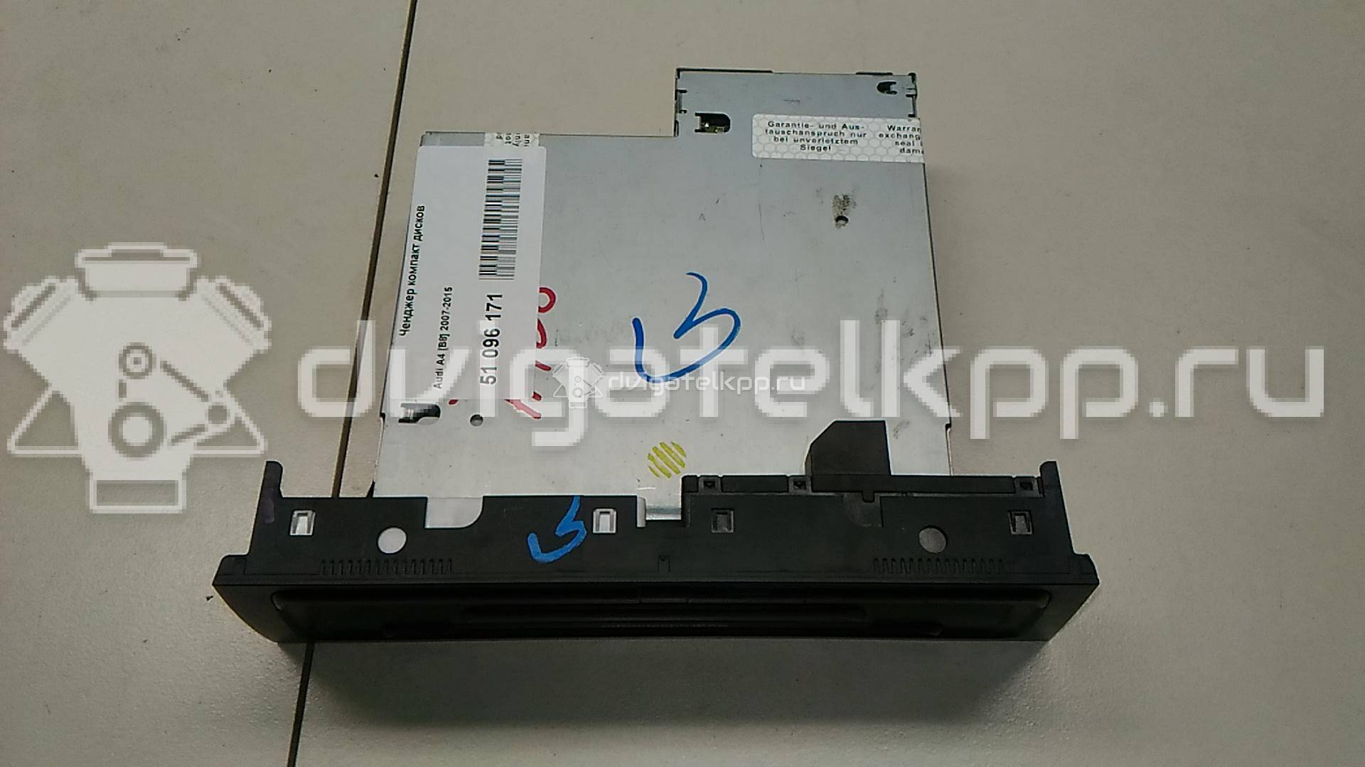 Фото Ченджер компакт дисков  8T1035110C для audi A4 [B8] {forloop.counter}}