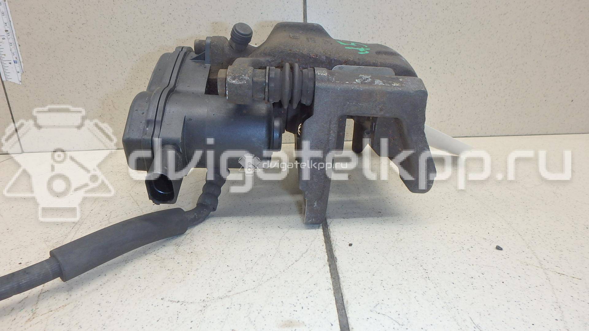 Фото Суппорт тормозной задний правый  8K0615404B для Audi A5 / A4 / Q5 {forloop.counter}}