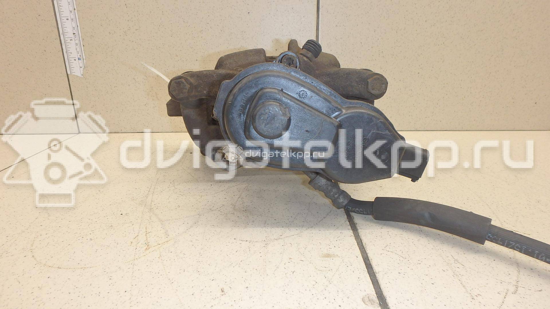 Фото Суппорт тормозной задний правый  8K0615404B для Audi A5 / A4 / Q5 {forloop.counter}}