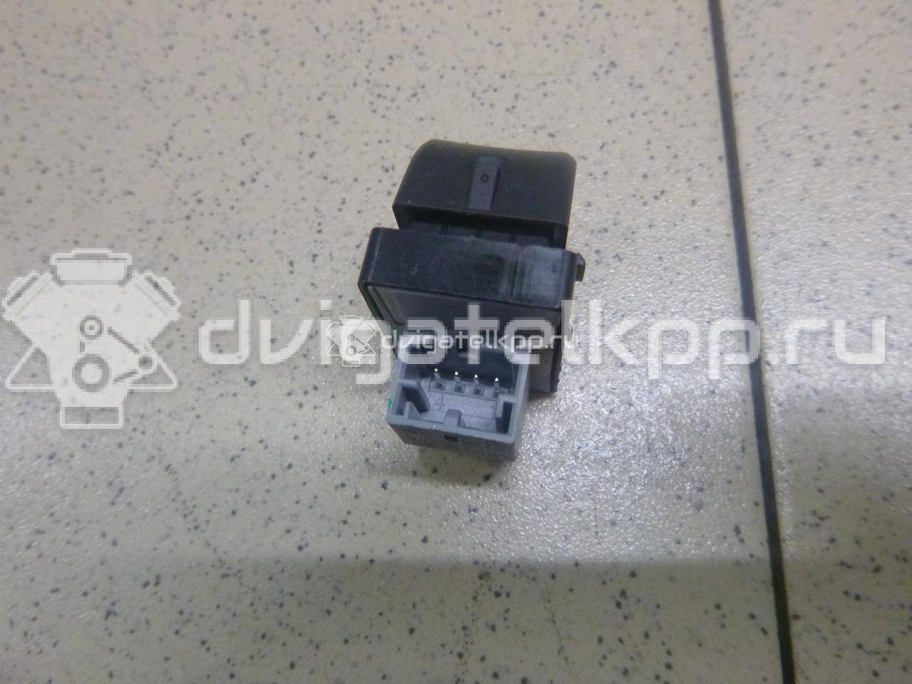 Фото Кнопка стеклоподъемника  8k0959855a для Audi A5 / A4 / Q5 {forloop.counter}}