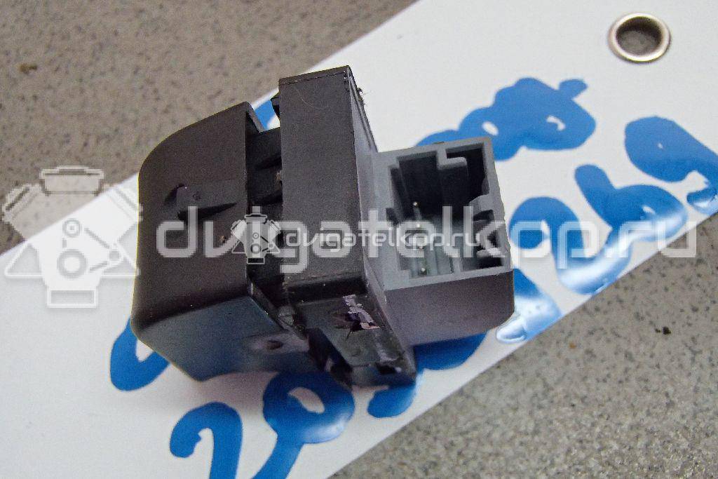 Фото Кнопка стеклоподъемника  8K0959855A для Audi A5 / A4 / Q5 {forloop.counter}}