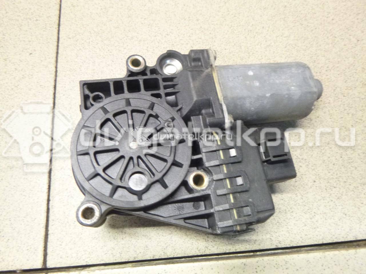 Фото Моторчик стеклоподъемника  4B0959801B для Audi A6 {forloop.counter}}