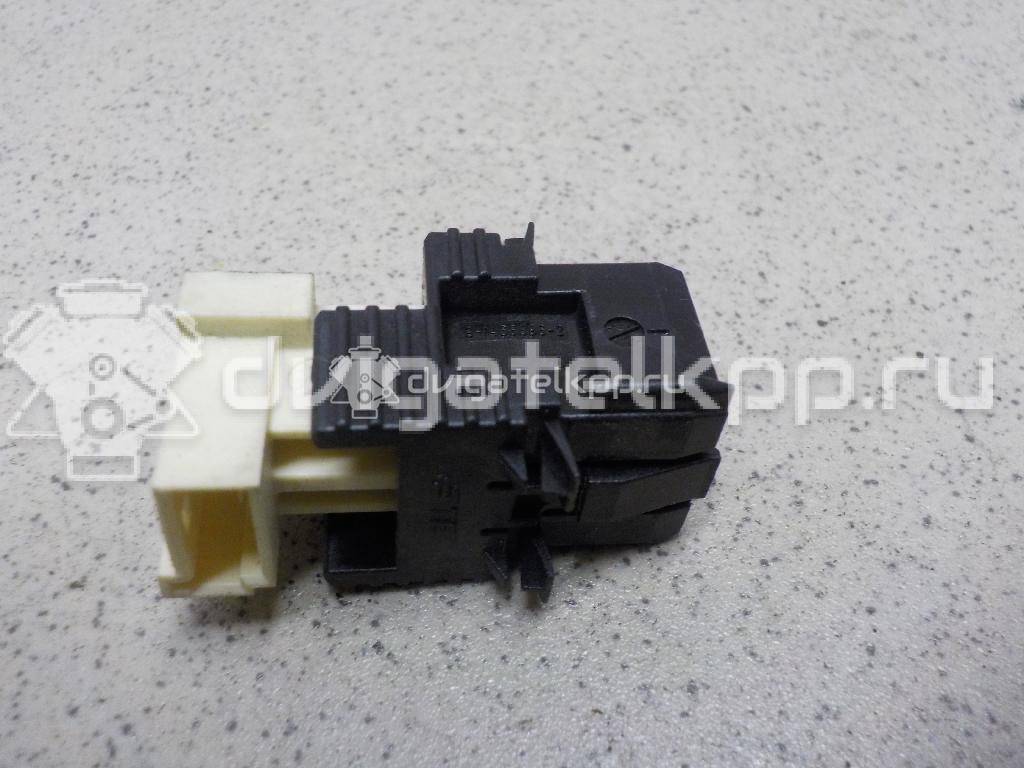 Фото Датчик включения стопсигнала  61319240076 для Bmw I3 I01 / I8 I12 / 3 / 5 / 1 {forloop.counter}}