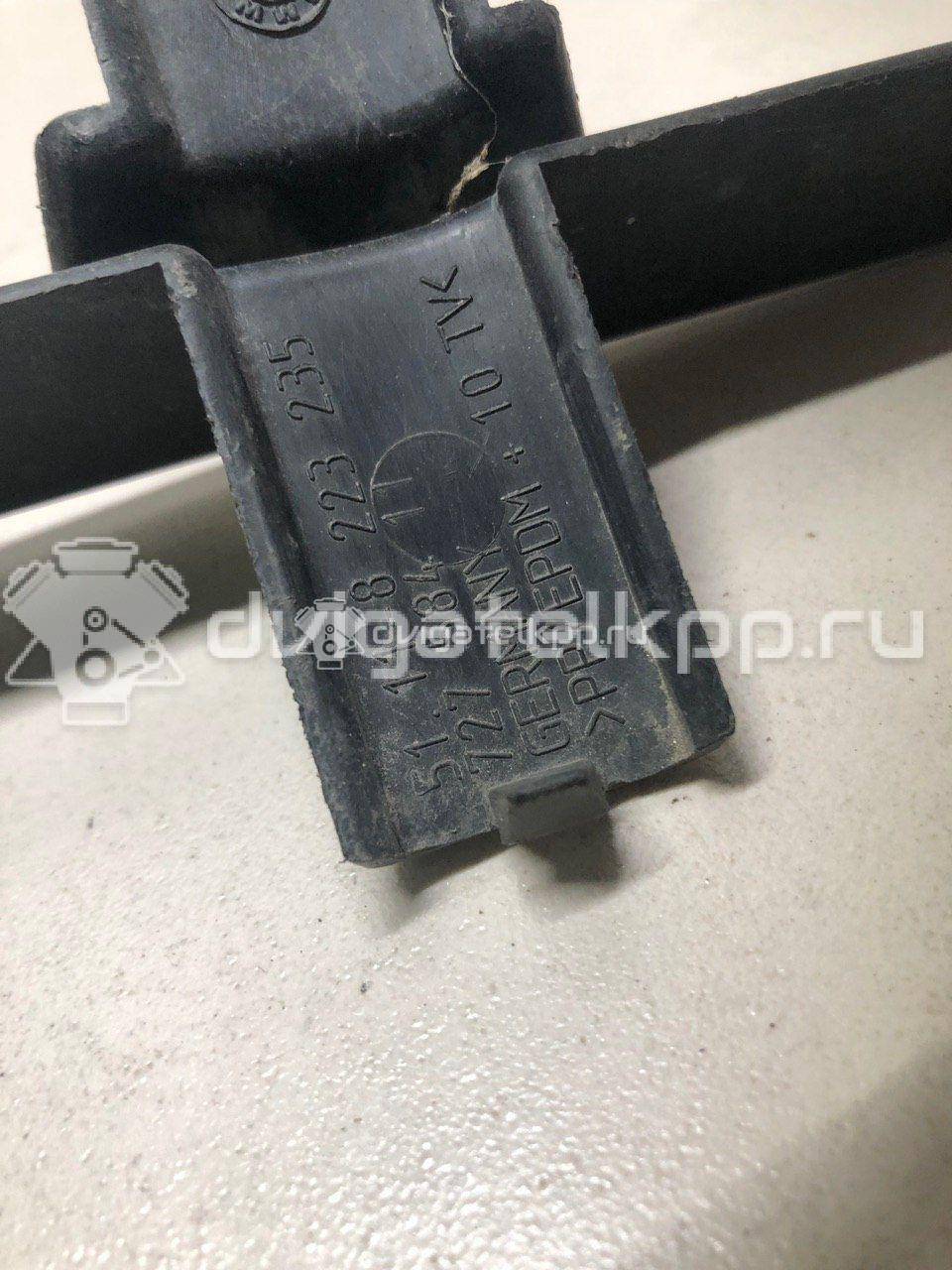 Фото Решетка в бампер центральная  51118223235 для Bmw 7 {forloop.counter}}