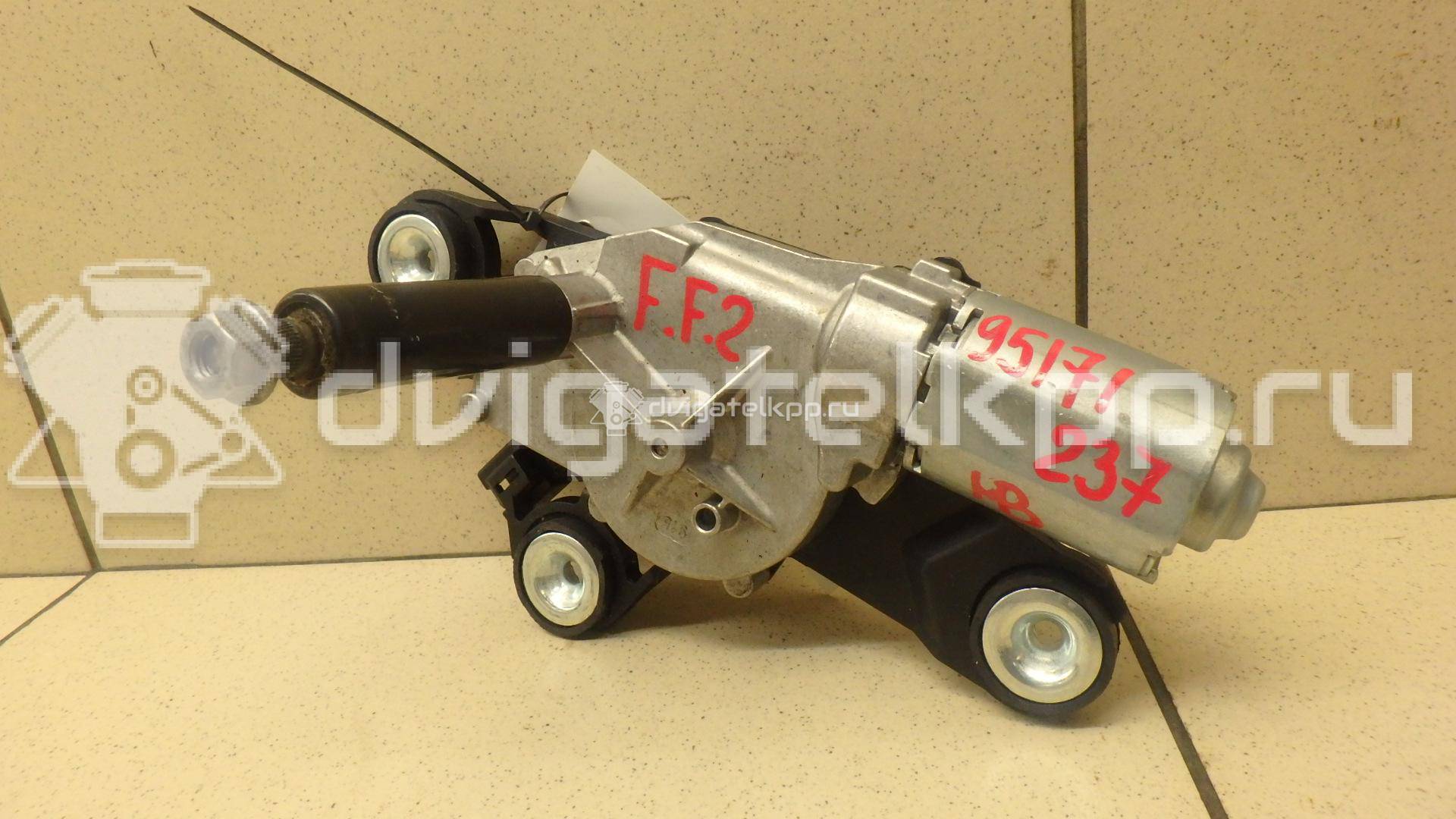 Фото Моторчик стеклоочистителя задний  1689913 для volvo V50 {forloop.counter}}