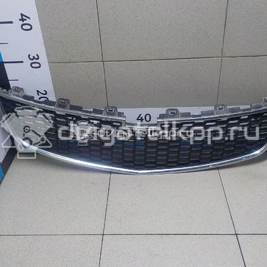 Фото Решетка радиатора  96981093 для Chevrolet Cruze