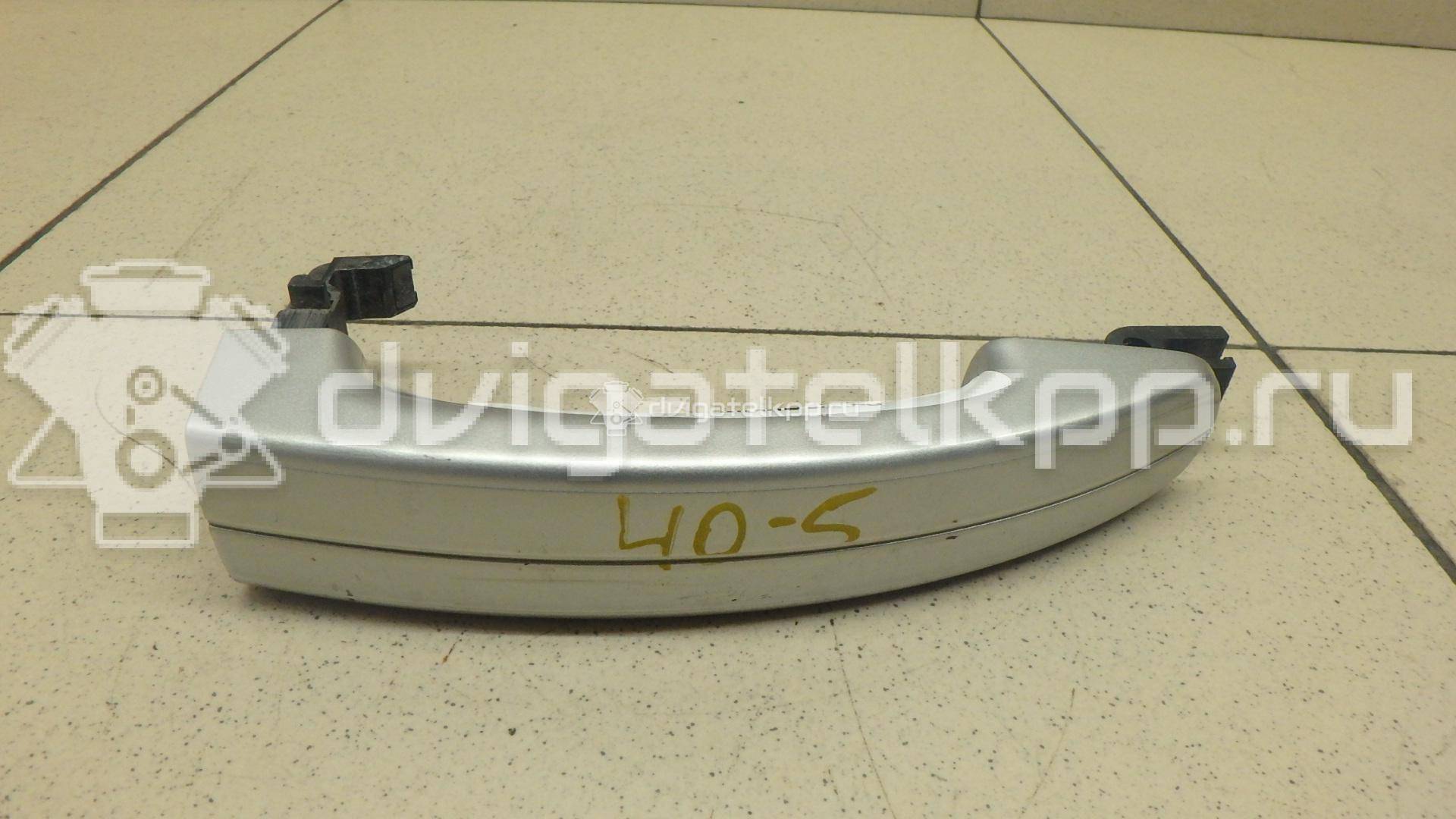 Фото Ручка двери наружная  1305822 для chrysler Voyager/Caravan (RG/RS) {forloop.counter}}