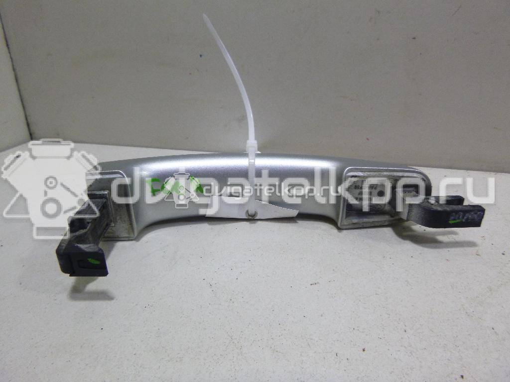 Фото Ручка двери наружная  1305822 для chrysler Voyager/Caravan (RG/RS) {forloop.counter}}