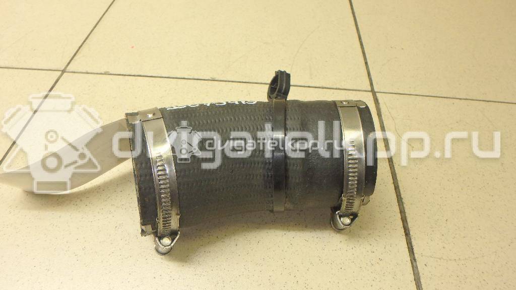 Фото Патрубок интеркулера для двигателя 204DTD для Jaguar / Land Rover 150-180 л.с 16V 2.0 л Дизельное топливо LR071998 {forloop.counter}}