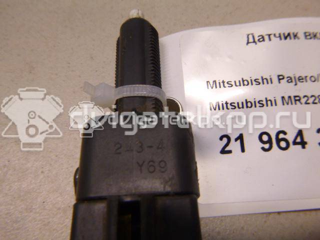 Фото Датчик включения стопсигнала  MR228924 для Mitsubishi Lancer / Pajero / Galant / I / L {forloop.counter}}