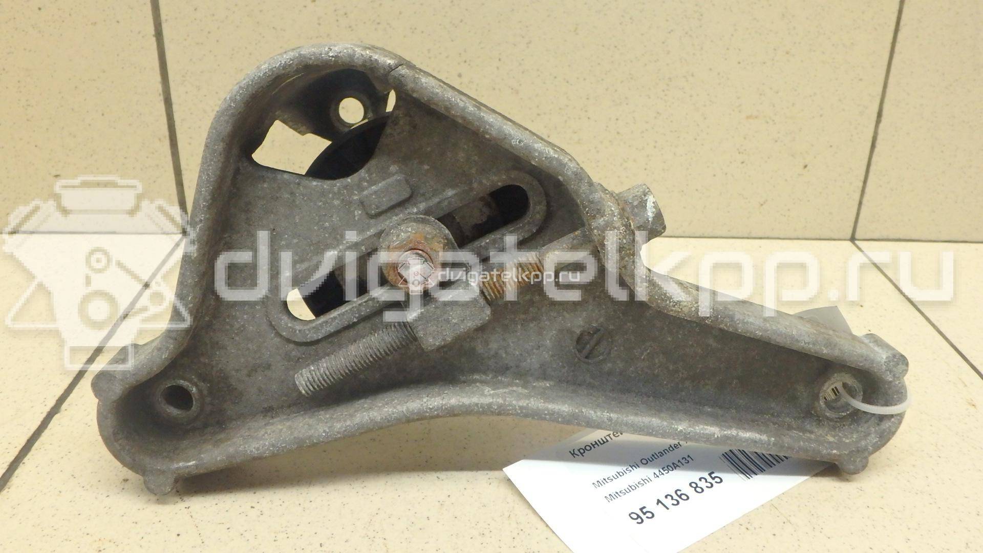 Фото Кронштейн ролика-натяжителя руч. ремня  4450a131 для Mitsubishi (Gac) / Mitsubishi {forloop.counter}}