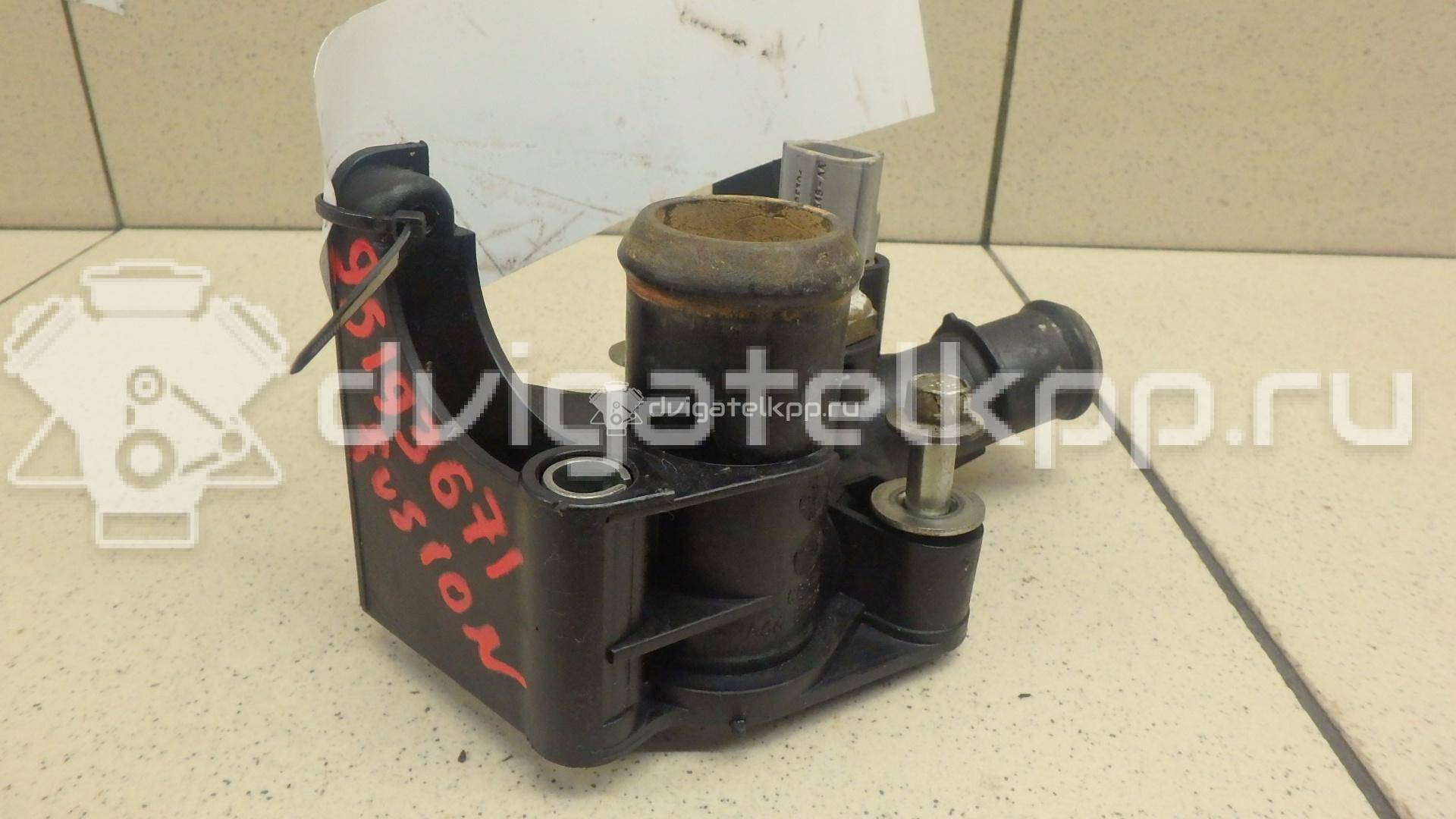 Фото Фланец двигателя системы охлаждения  1531004 для Ford Fiesta / Focus / Puma Ec / Fusion Ju {forloop.counter}}